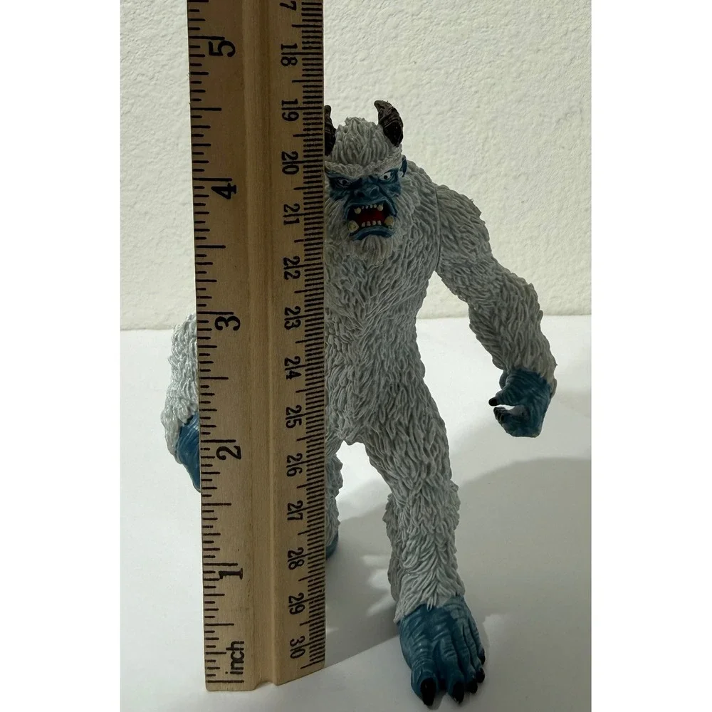 Schleich Eldrador Creatures Snow Beast Yeti White Blue Action Figure 42448 2017